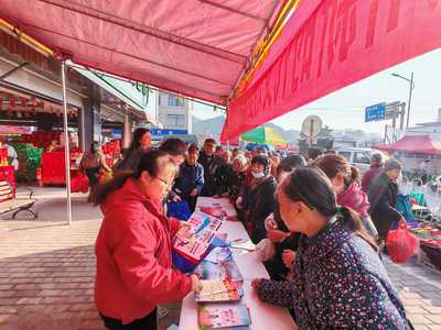 基長(zhǎng)鎮(zhèn)普法進(jìn)集市 法律‘干貨’惠萬(wàn)家，社會(huì)經(jīng)濟(jì)咨詢助力民生